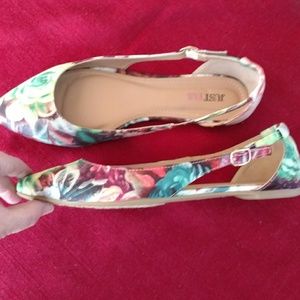 Floral Just Fab Flats Sz 7.5